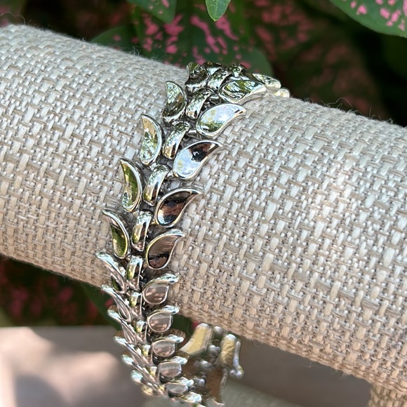 Trifari Silver Leaves Bracelet - Picture 1 of 15